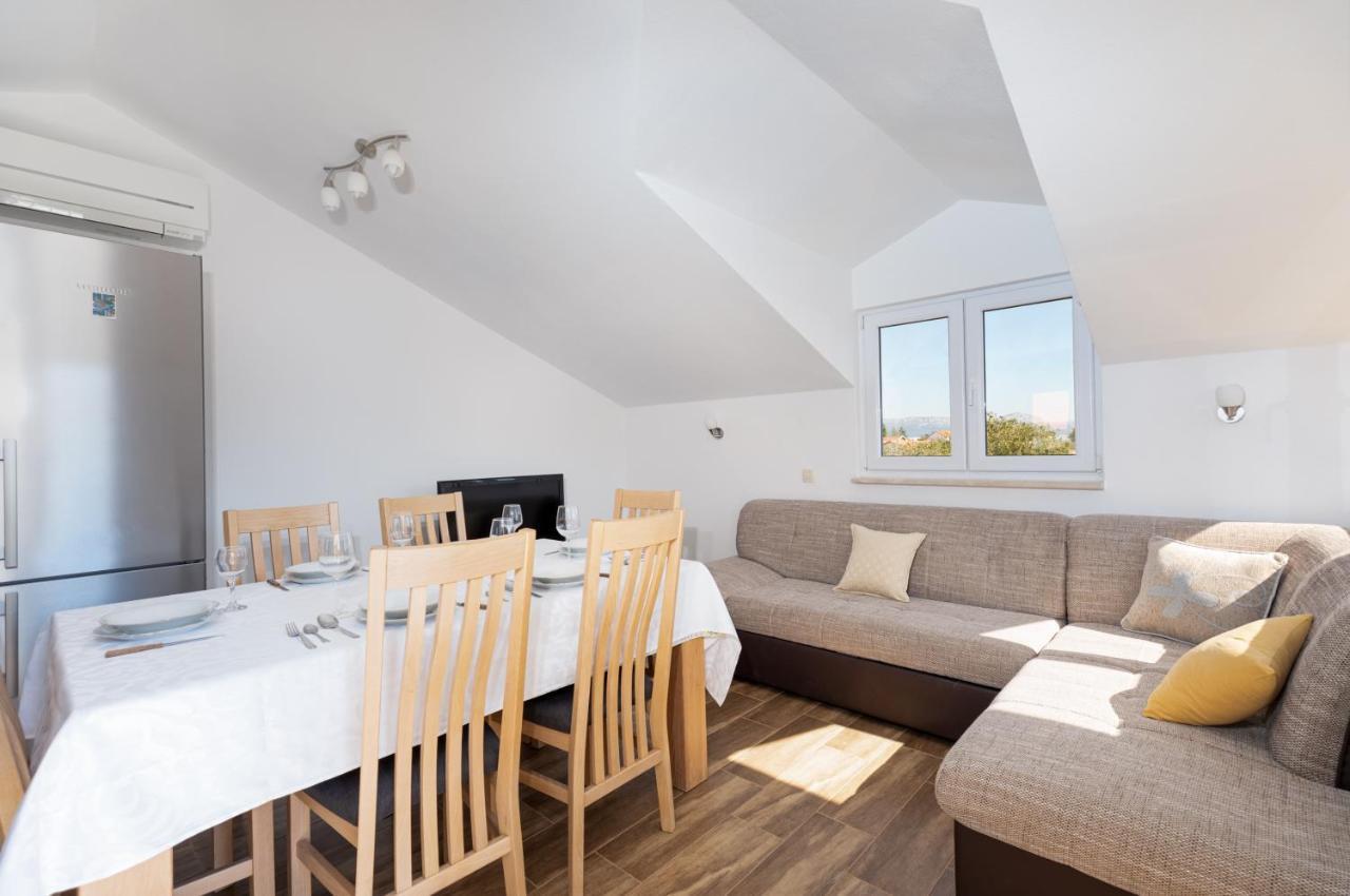 Holiday Home Lydia Slatine Εξωτερικό φωτογραφία